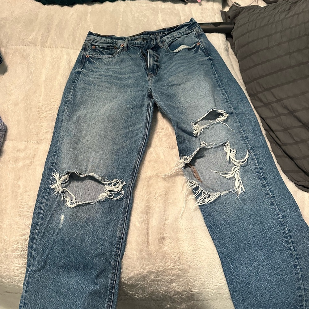 American Eagle Outfitters Women's Light Blue Ripped Boyfriend Jeans